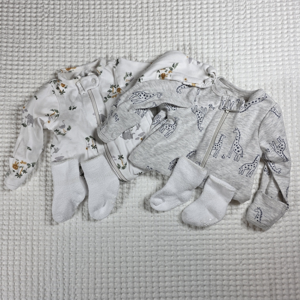 Lot Of 2 Newborn Baby Onesie Set And Socks